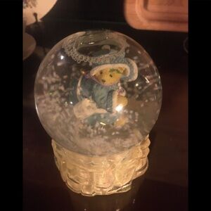 Teddy Bear Snow Globe “let it snow”🚨final price🚨